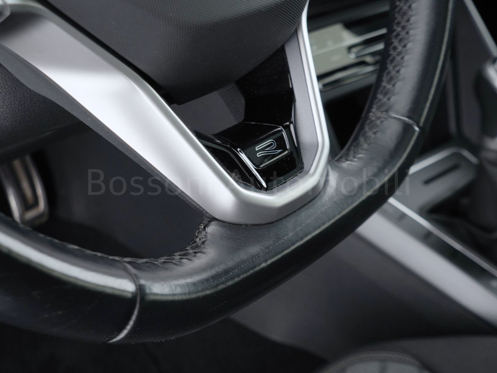 28 - Volkswagen Taigo 1.0 tsi 110cv r-line