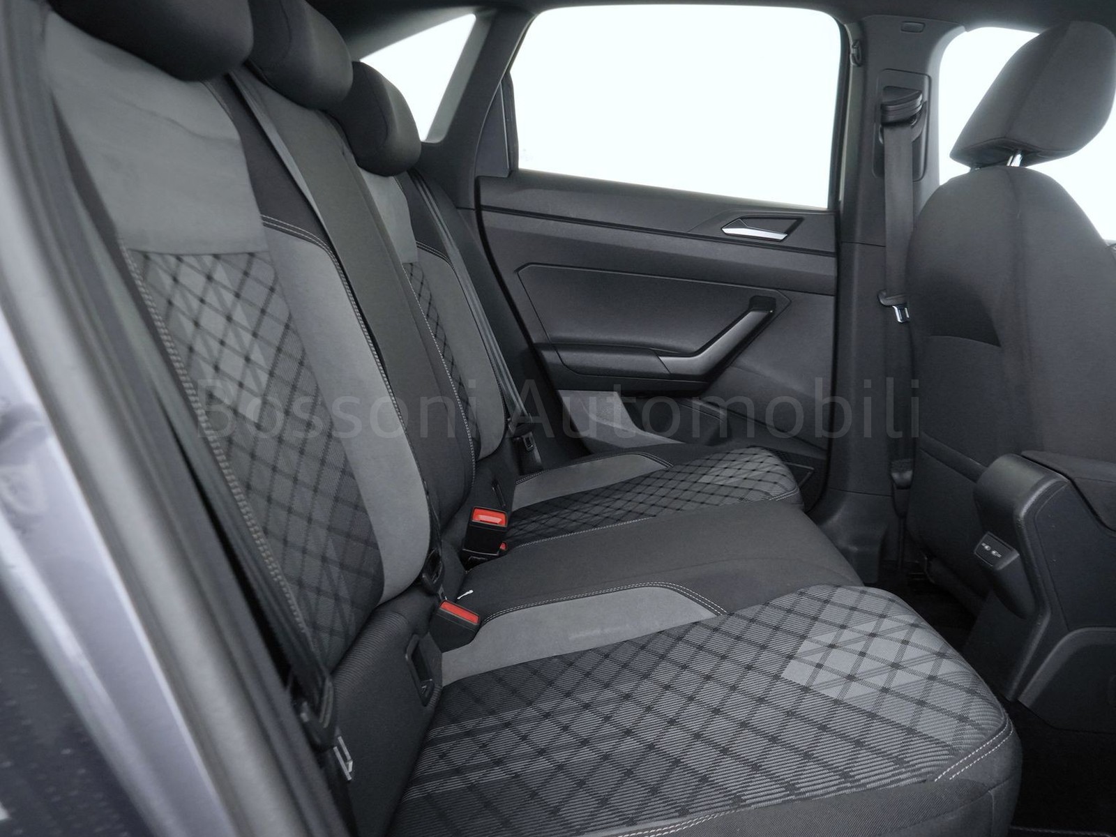 9 - Volkswagen Taigo 1.0 tsi 110cv r-line