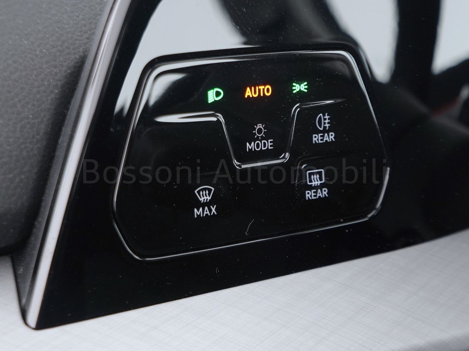 16 - Volkswagen Golf 2.0 tdi scr 115cv life