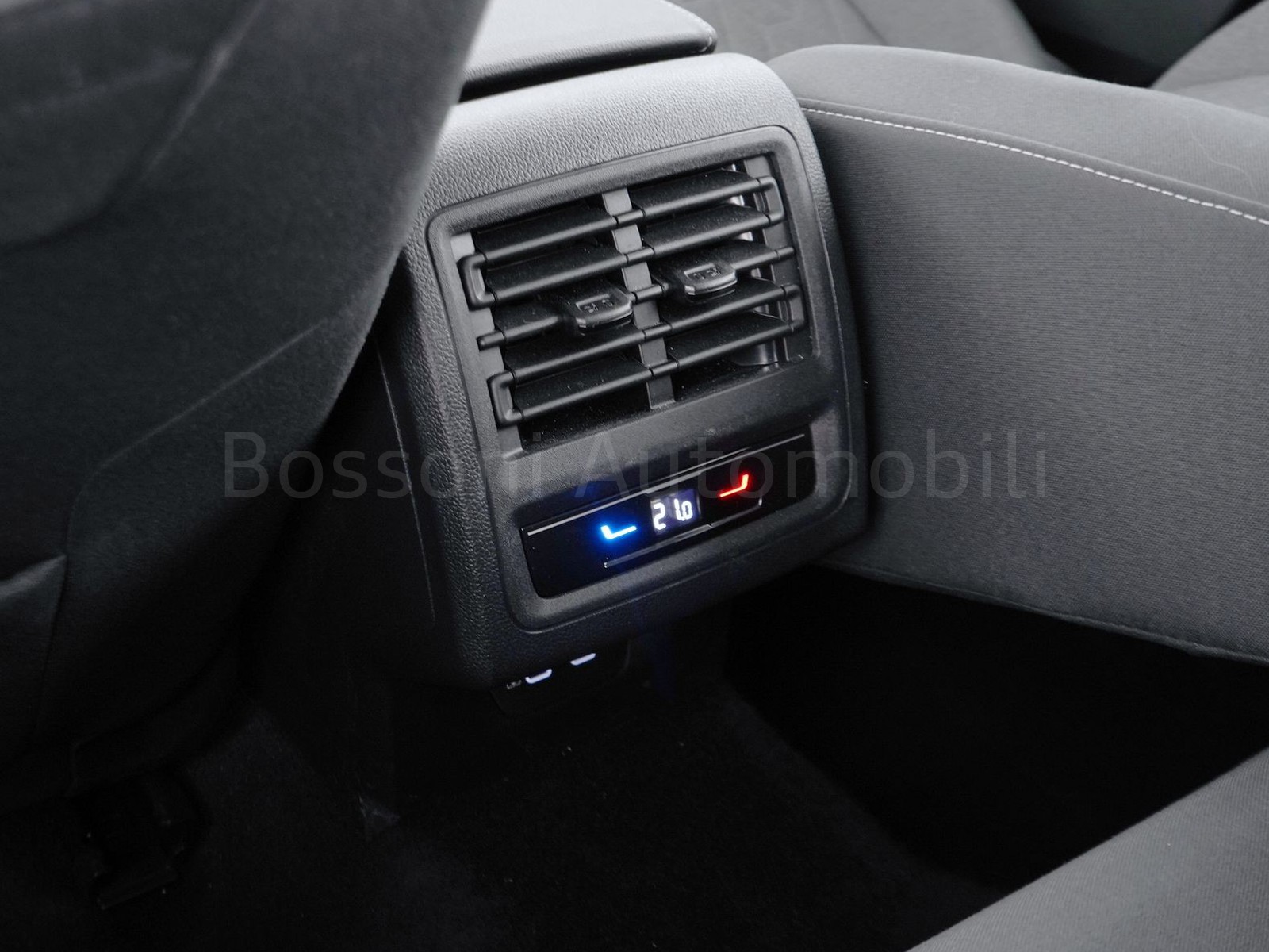 27 - Volkswagen Golf 2.0 tdi scr 115cv life