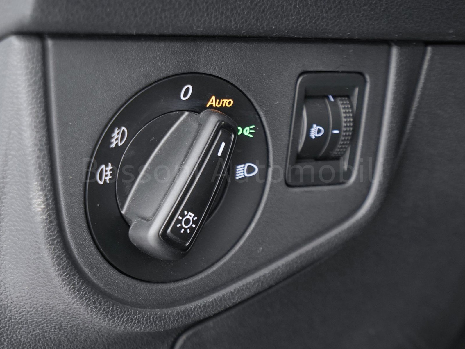 16 - Volkswagen Taigo 1.0 tsi 115cv r-line