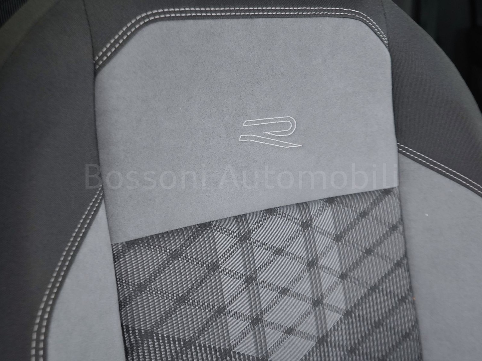 22 - Volkswagen Taigo 1.0 tsi 115cv r-line