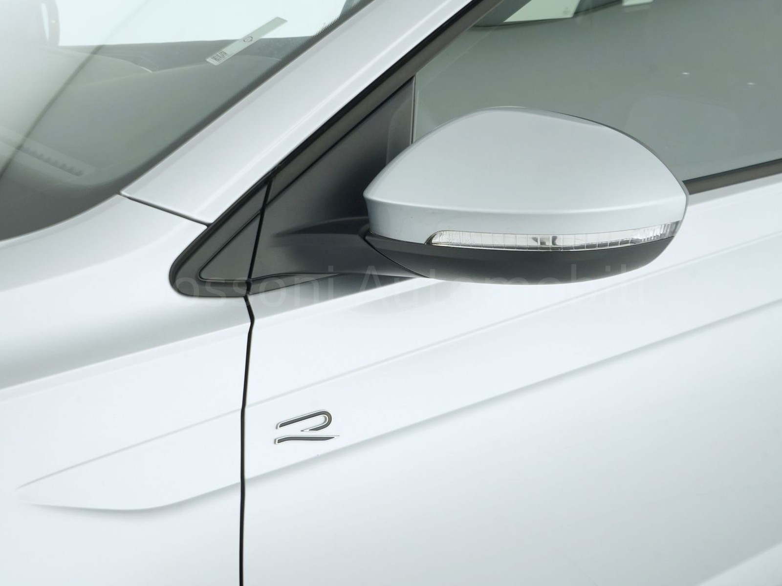 38 - Volkswagen Taigo 1.0 tsi 115cv r-line