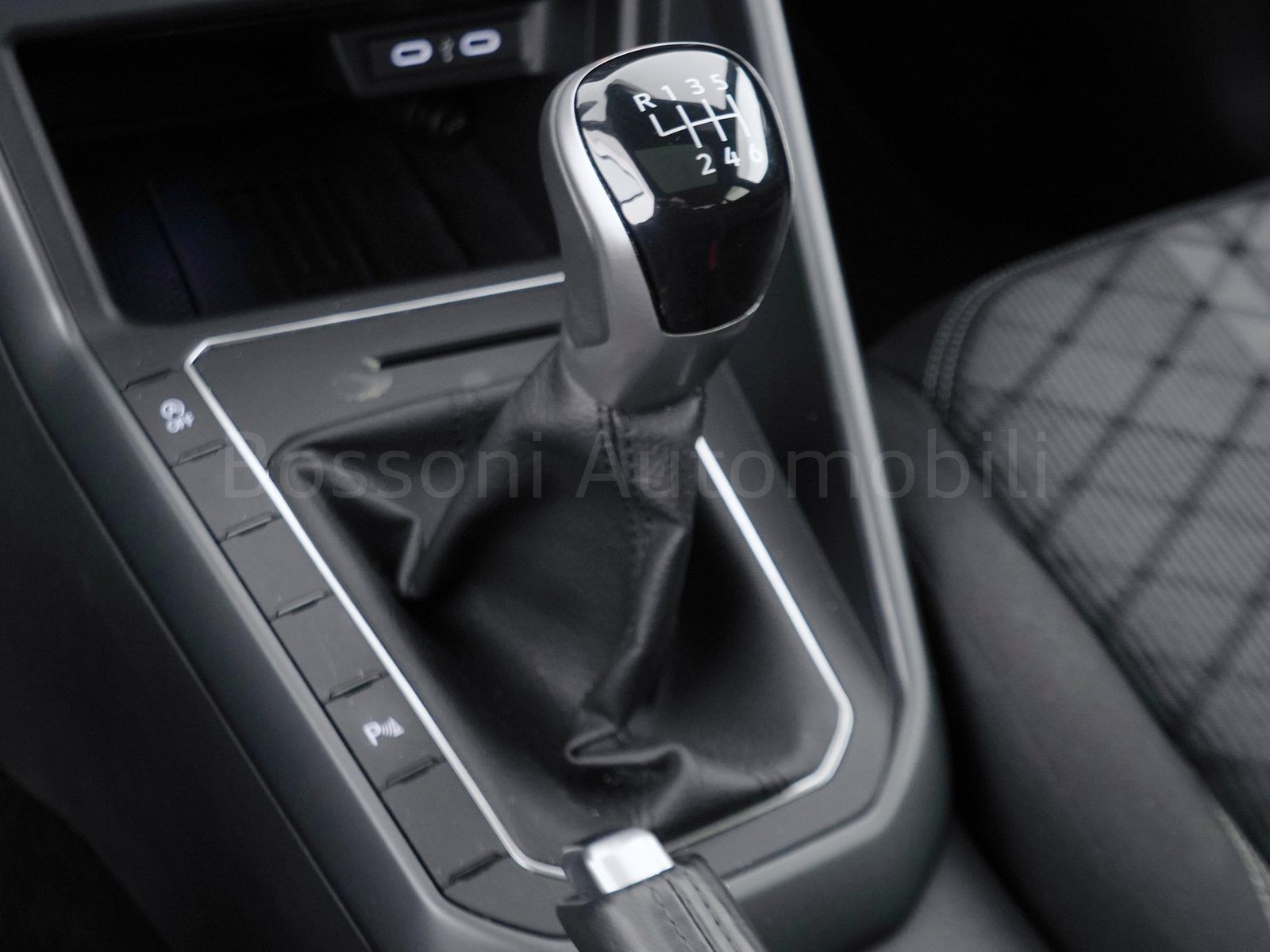 24 - Volkswagen Taigo 1.0 tsi 115cv r-line