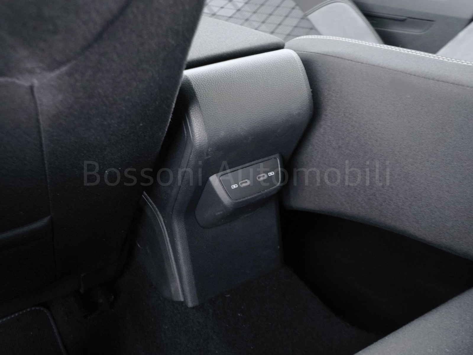 30 - Volkswagen Taigo 1.0 tsi 115cv r-line