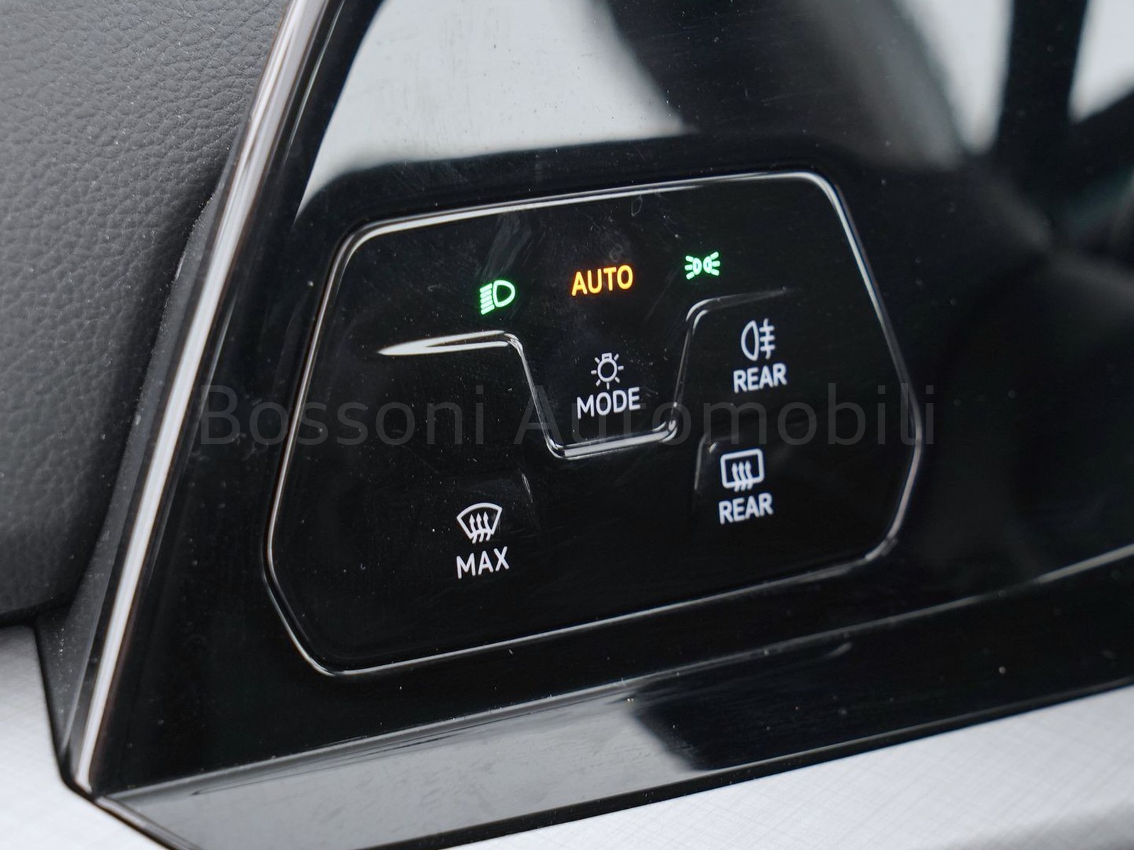 16 - Volkswagen Golf 2.0 tdi scr 115cv life dsg