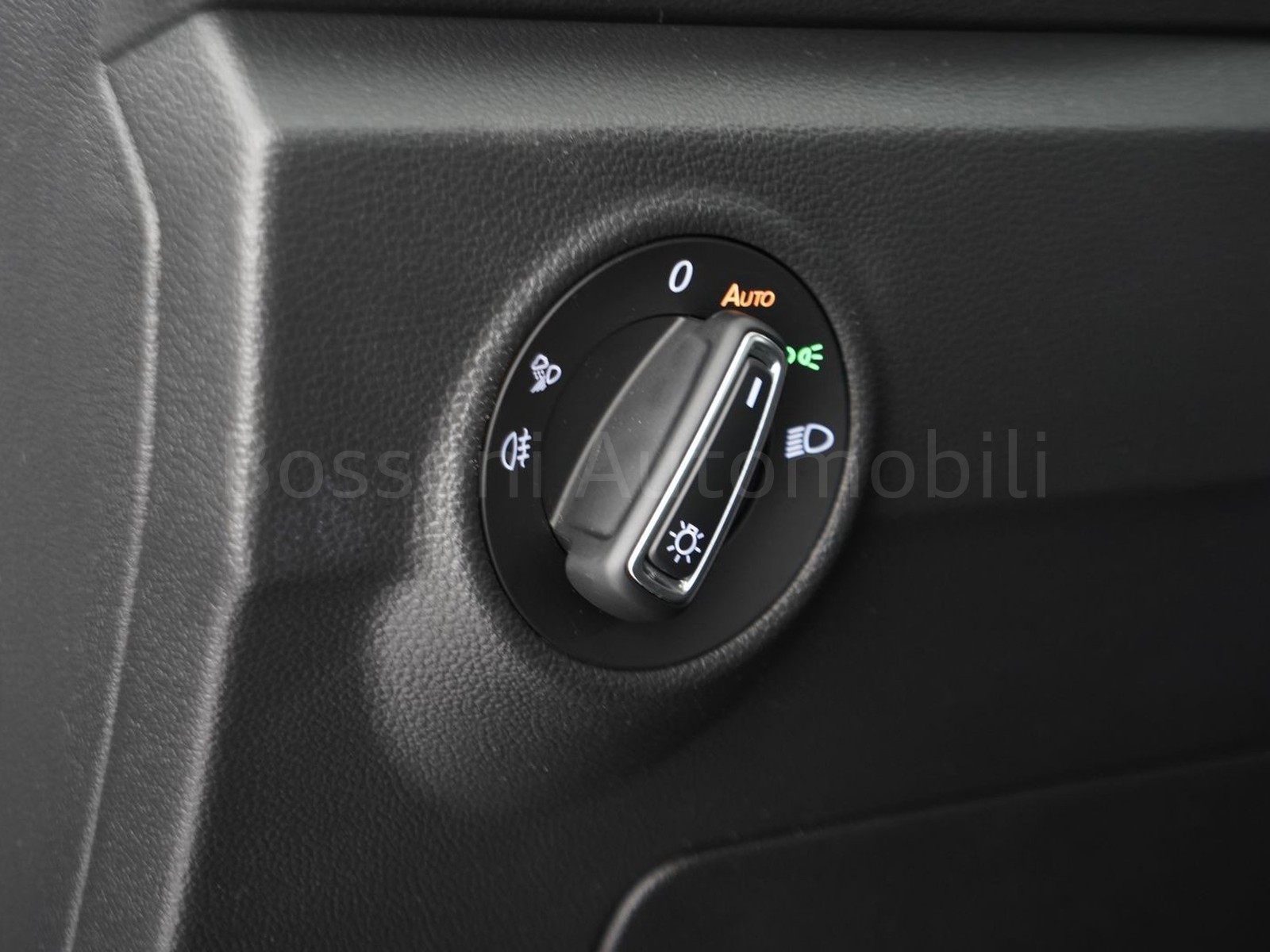 16 - Volkswagen T-Roc 1.0 tsi 115cv style