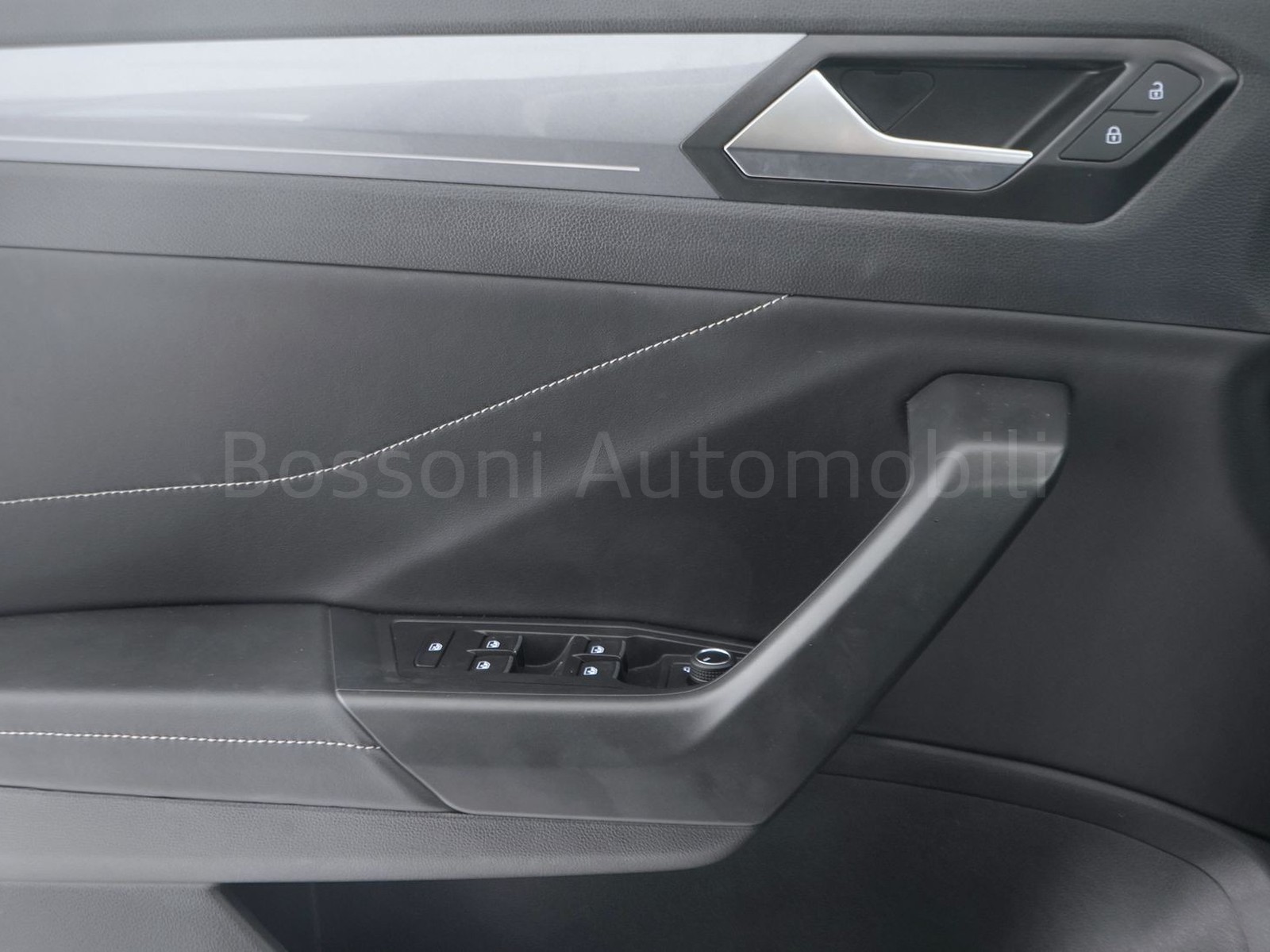 17 - Volkswagen T-Roc 1.0 tsi 115cv style