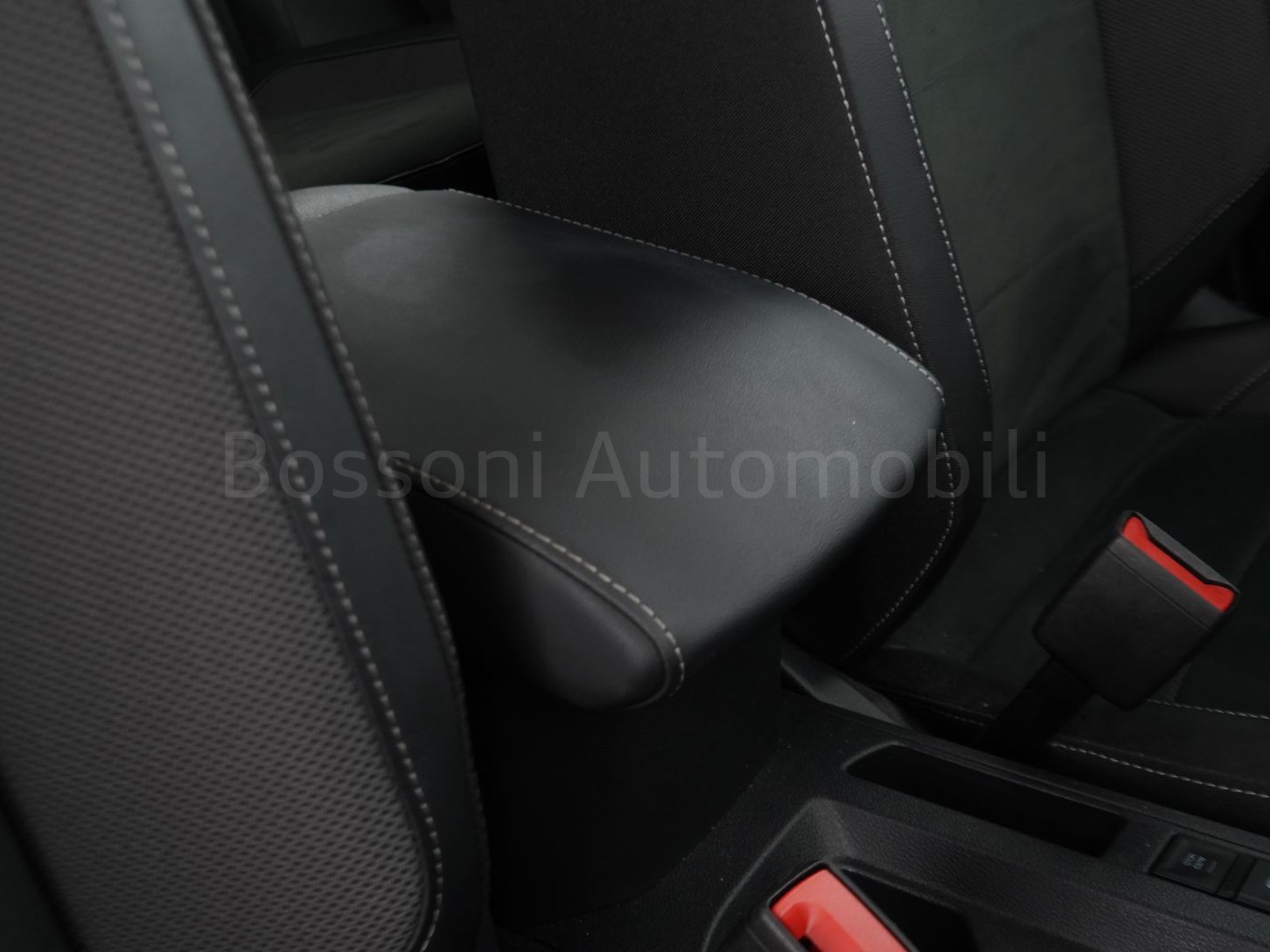 18 - Volkswagen T-Roc 1.0 tsi 115cv style