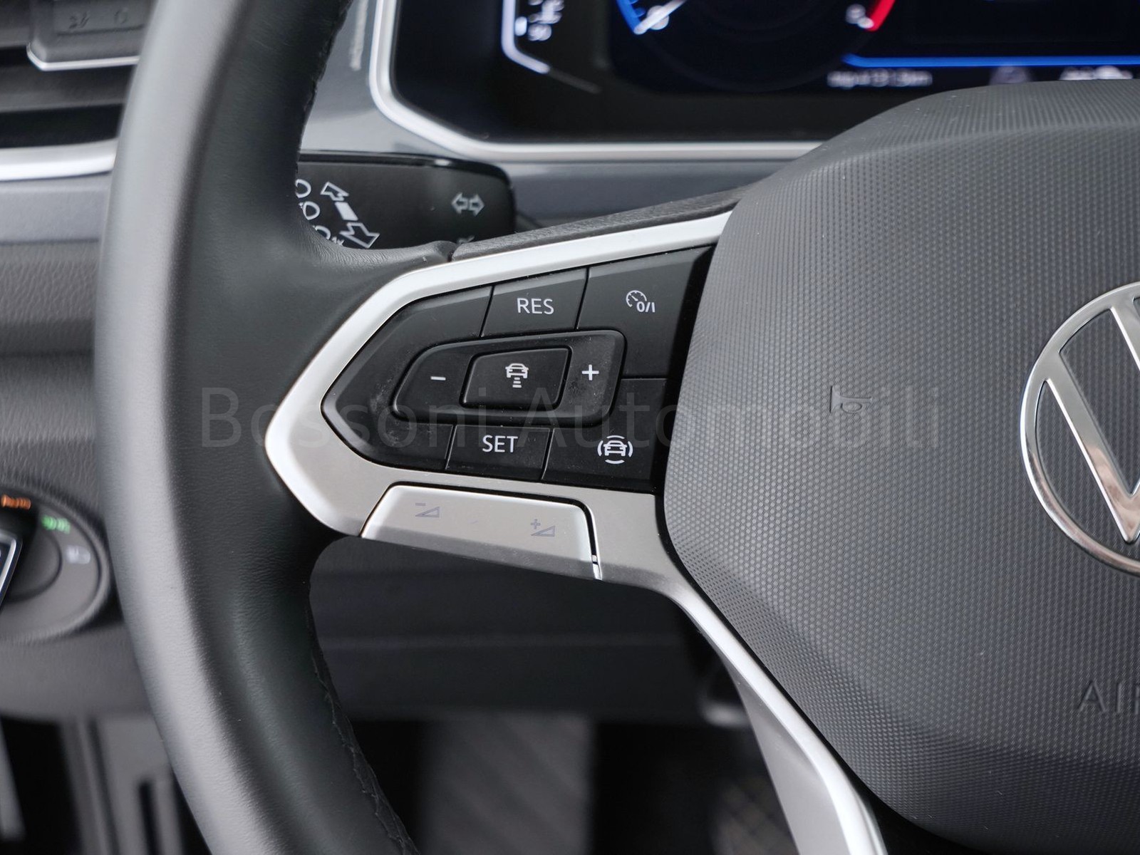 24 - Volkswagen T-Roc 1.0 tsi 115cv style