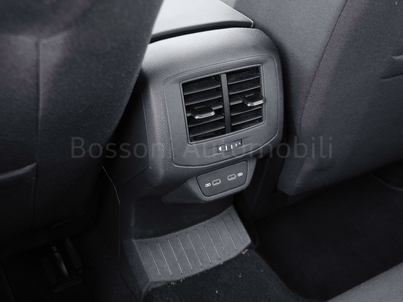 26 - Volkswagen T-Roc 1.0 tsi 115cv style