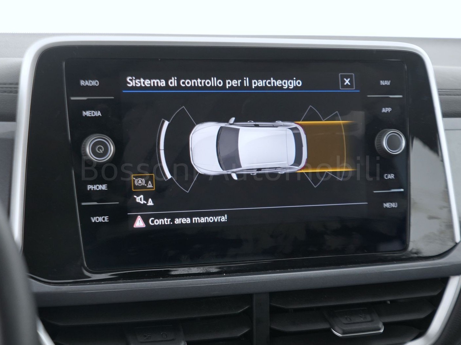 28 - Volkswagen T-Roc 1.0 tsi 115cv style