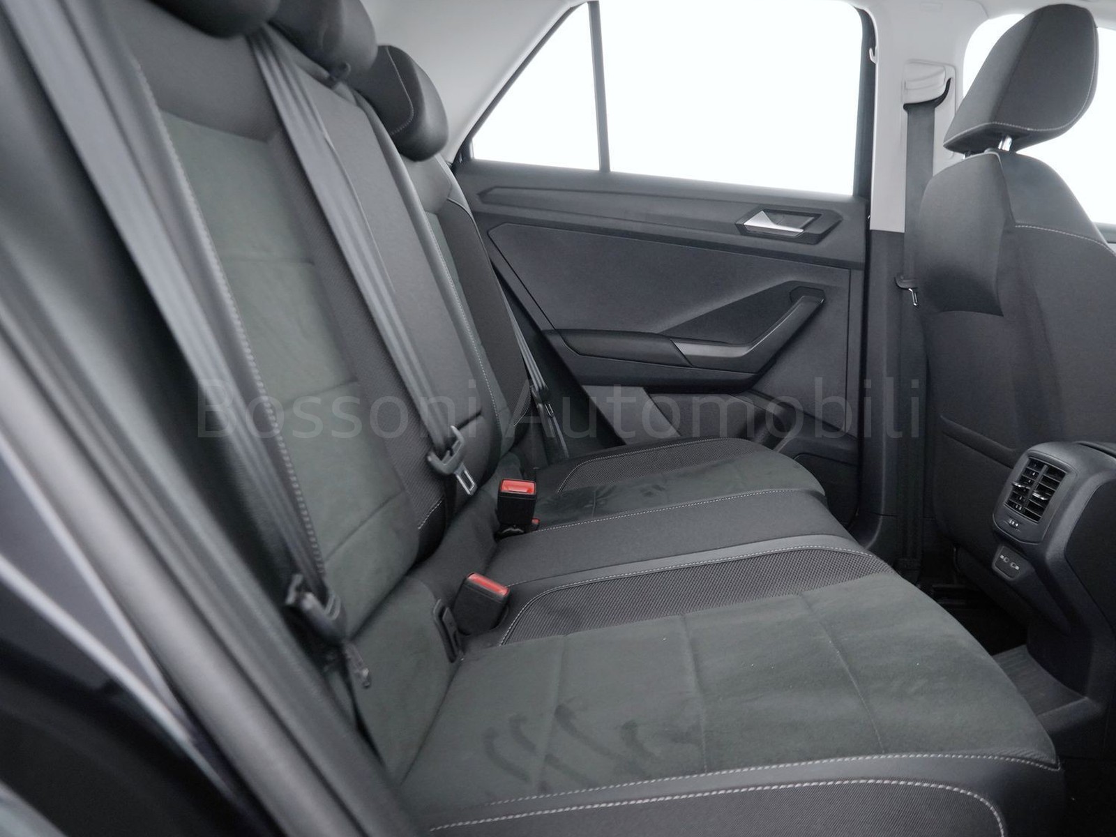 9 - Volkswagen T-Roc 1.0 tsi 115cv style