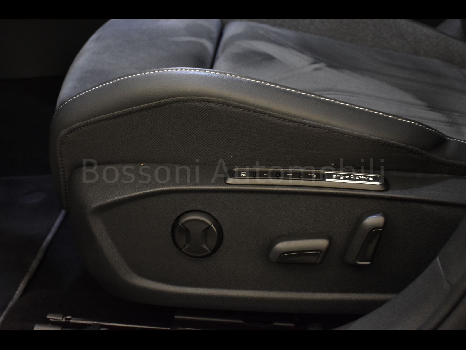 16 - Volkswagen Golf 2.0 tdi scr 150cv style dsg