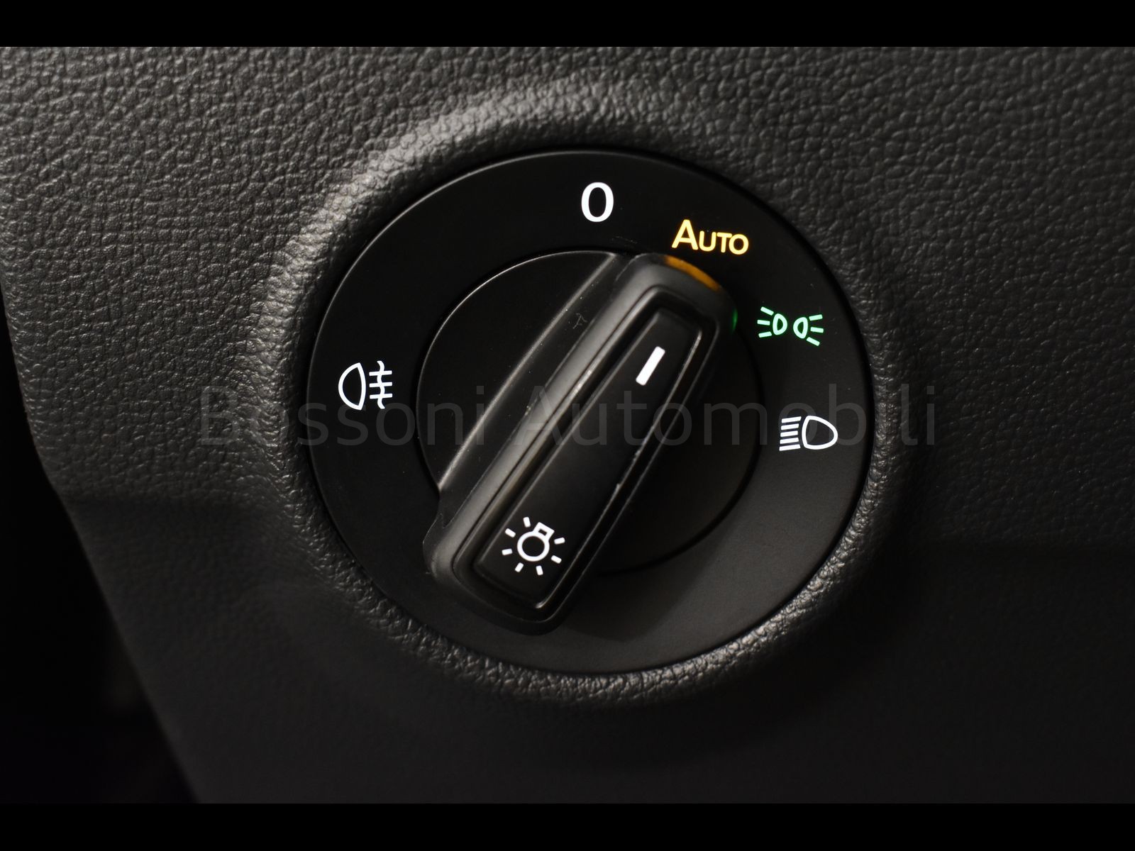 17 - Volkswagen T-Roc 1.5 tsi act life dsg