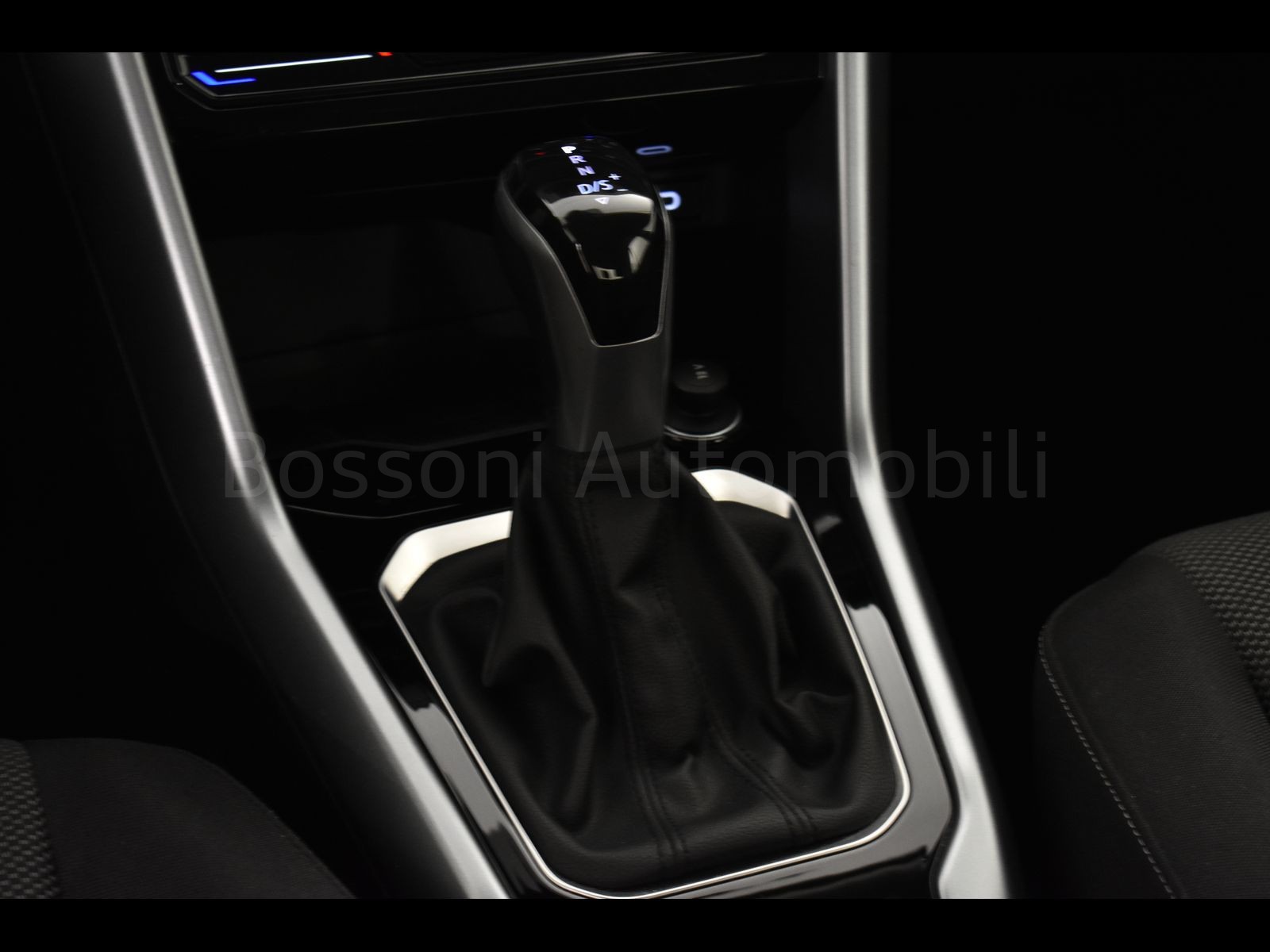 21 - Volkswagen T-Roc 1.5 tsi act life dsg