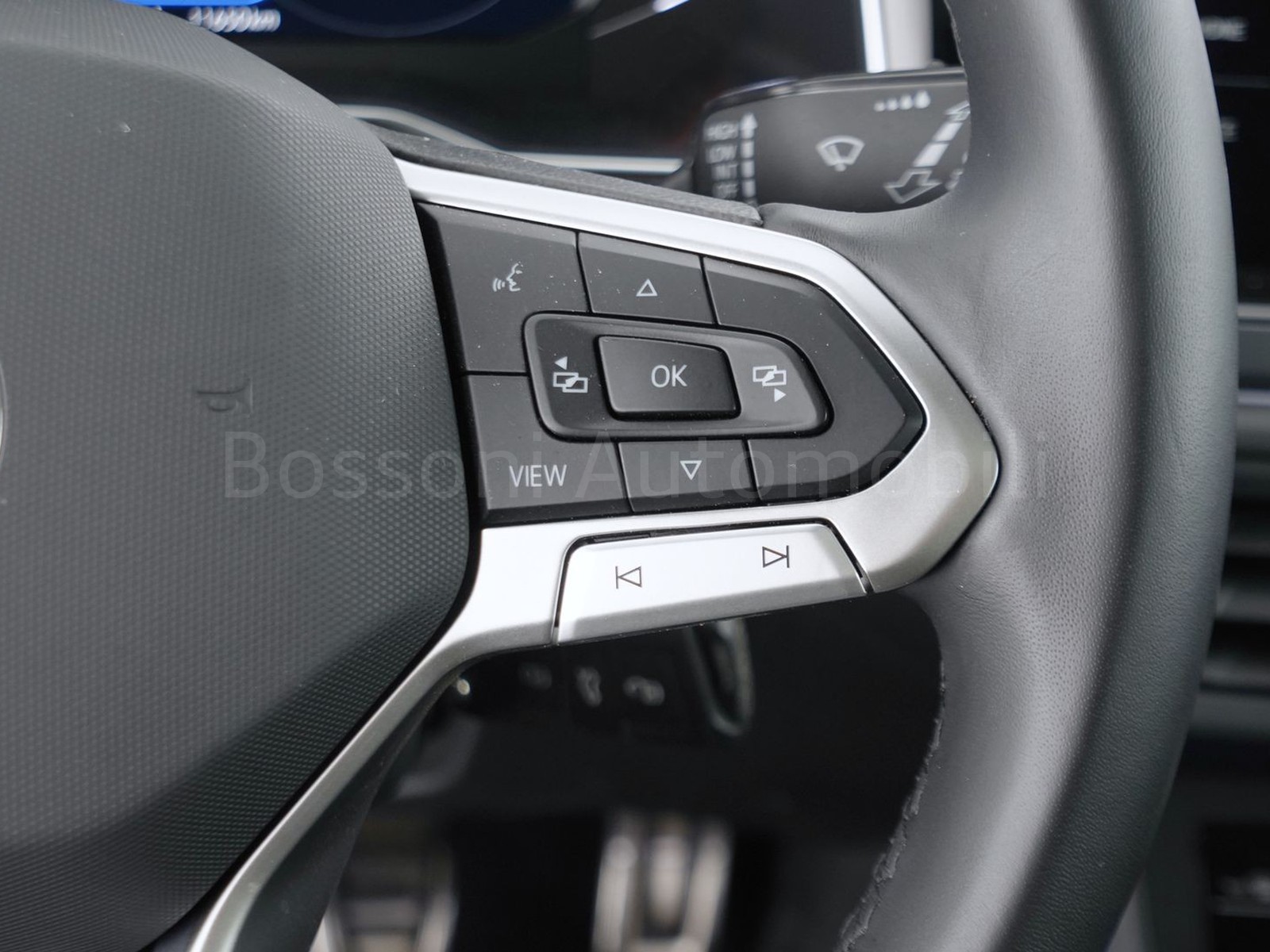 27 - Volkswagen Taigo 1.0 tsi 115cv r-line