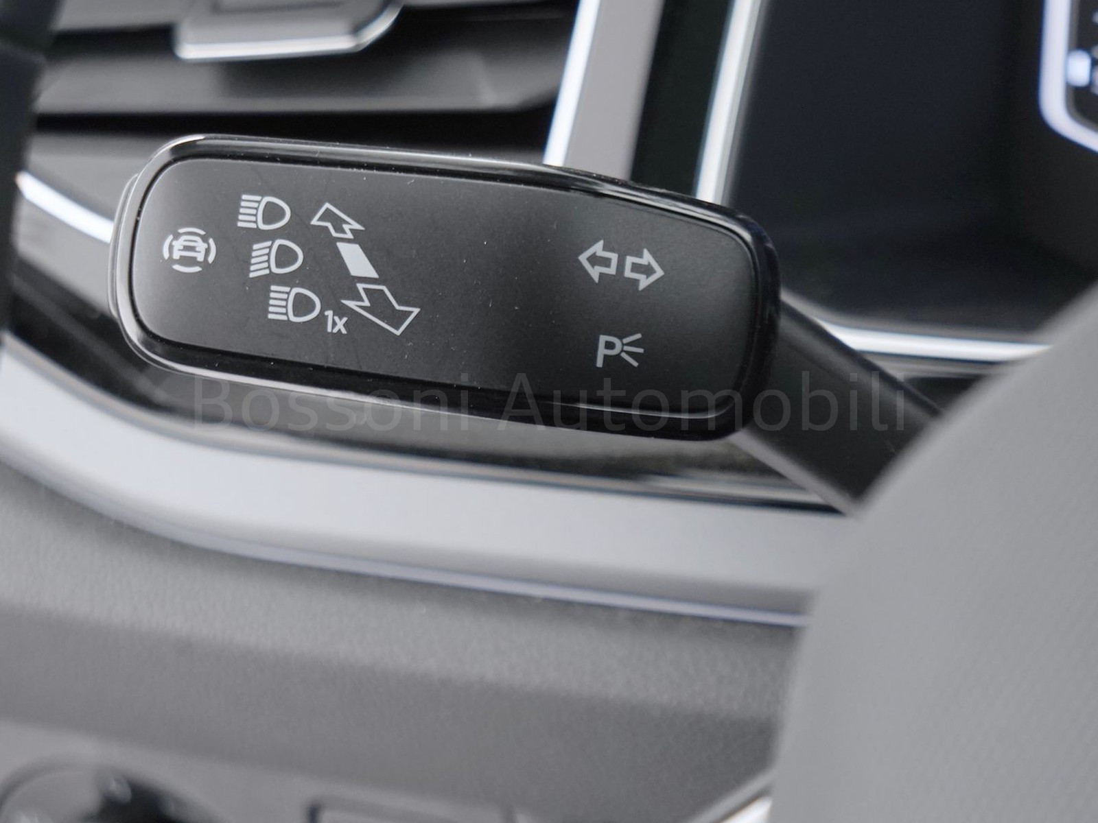 28 - Volkswagen Taigo 1.0 tsi 115cv r-line