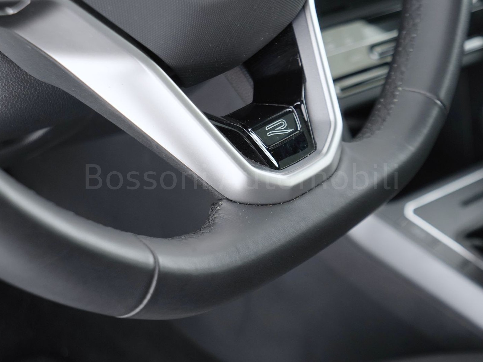 29 - Volkswagen Taigo 1.0 tsi 115cv r-line