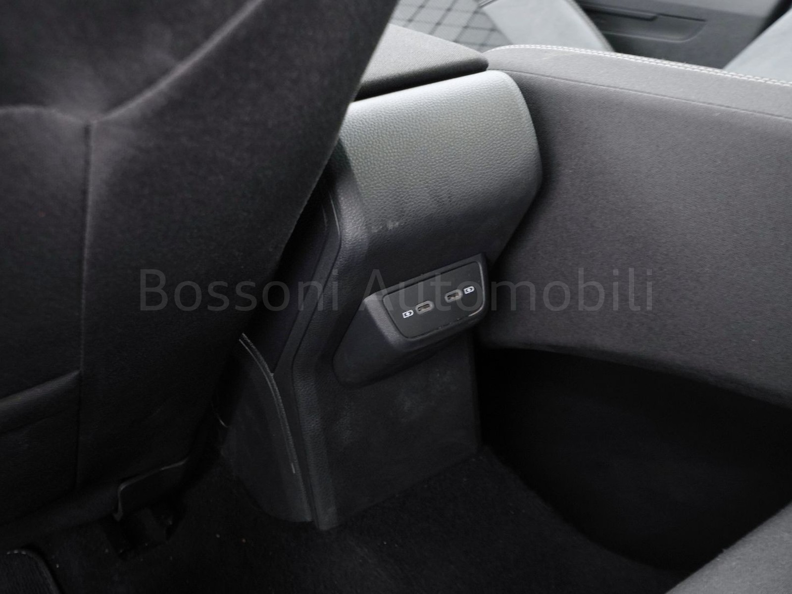 30 - Volkswagen Taigo 1.0 tsi 115cv r-line