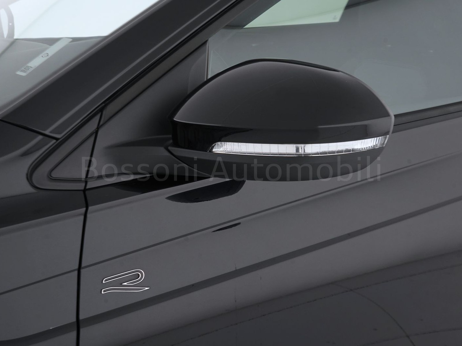 38 - Volkswagen Taigo 1.0 tsi 115cv r-line