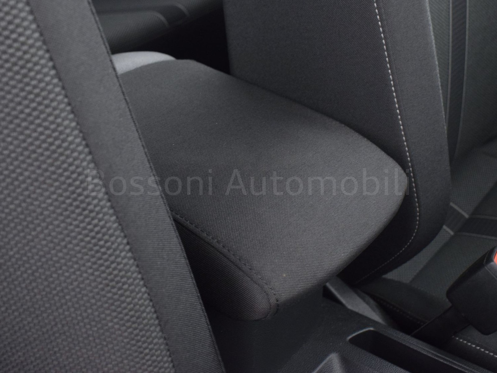 18 - Volkswagen T-Roc 2.0 tdi scr 115cv life