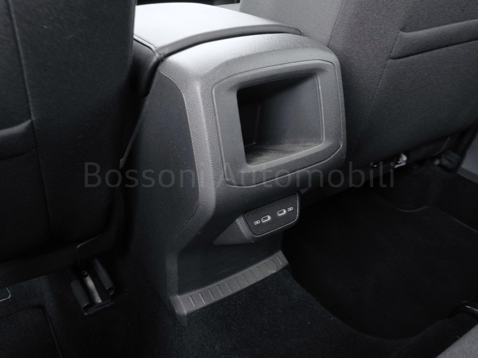 26 - Volkswagen T-Cross 1.0 tsi 110cv advanced