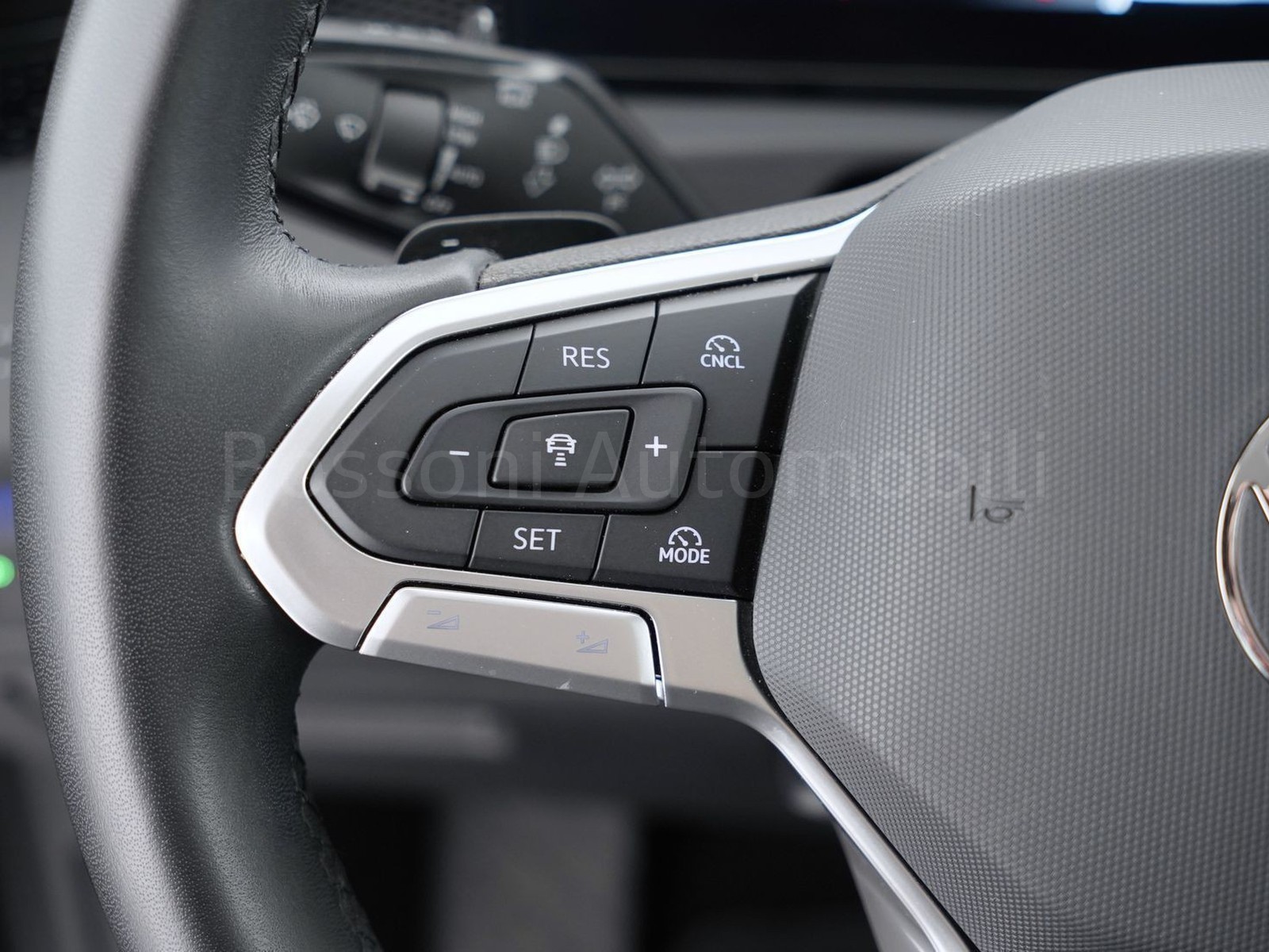 24 - Volkswagen Tiguan 2.0 tdi scr 150cv life dsg