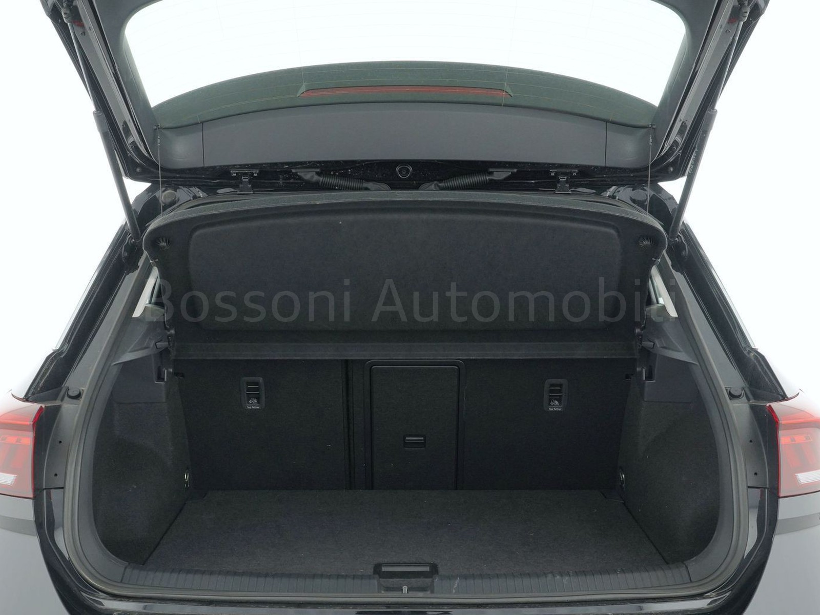 10 - Volkswagen T-Roc 1.5 tsi act life dsg