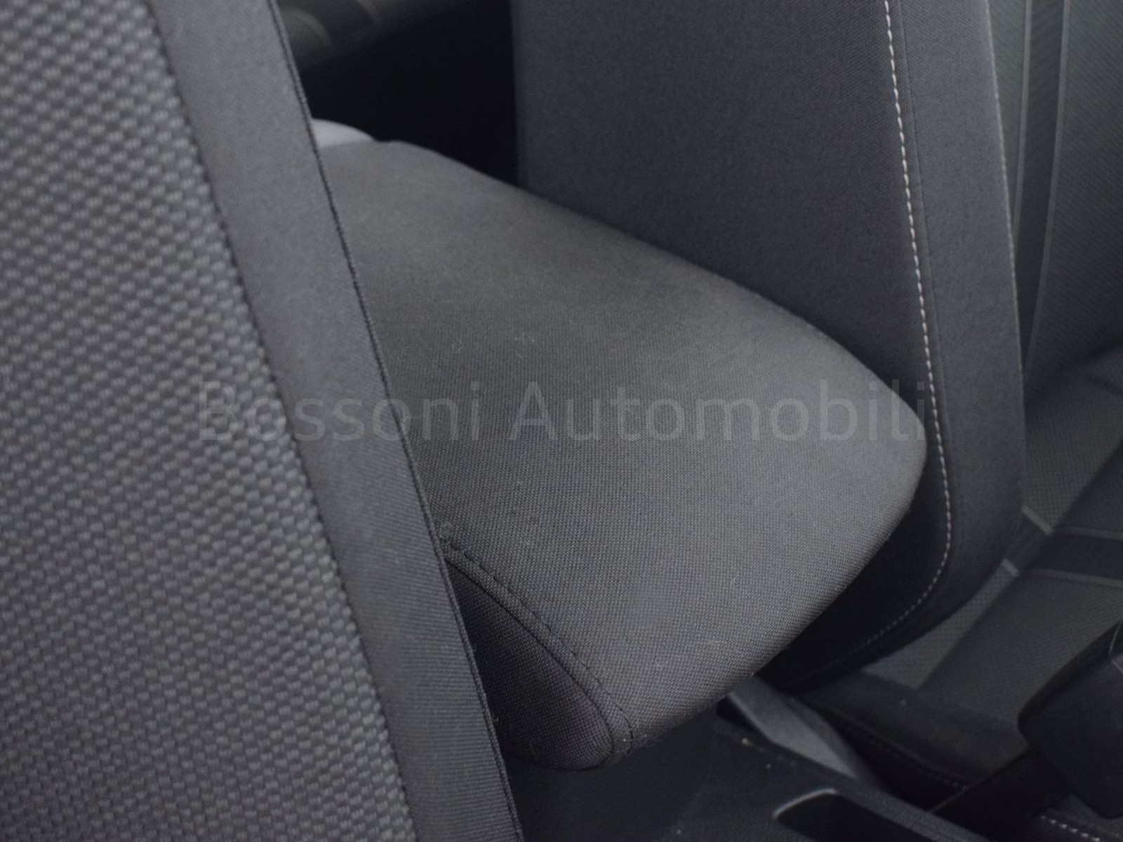 18 - Volkswagen T-Roc 1.5 tsi act life dsg