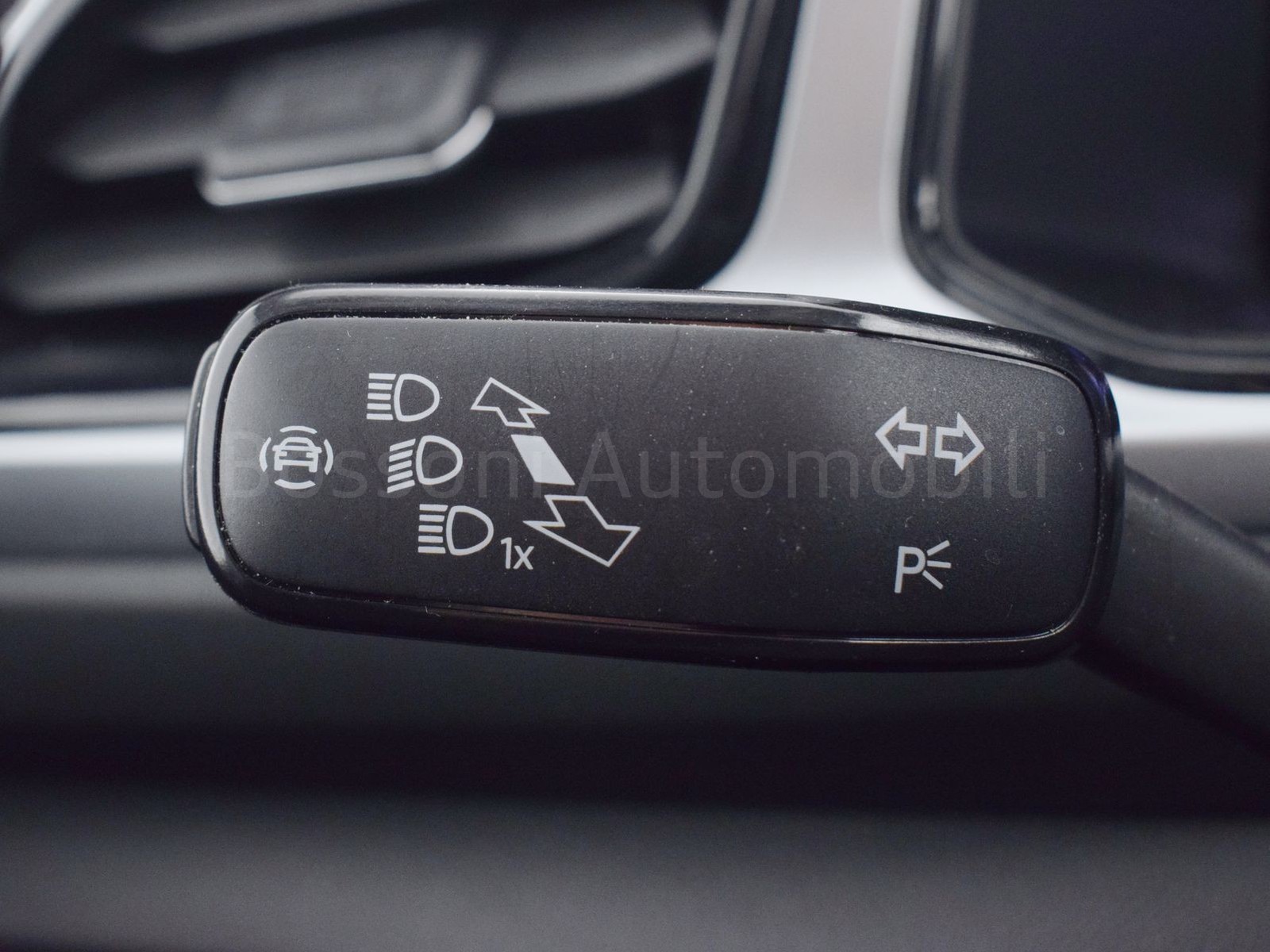 26 - Volkswagen T-Roc 1.5 tsi act life dsg