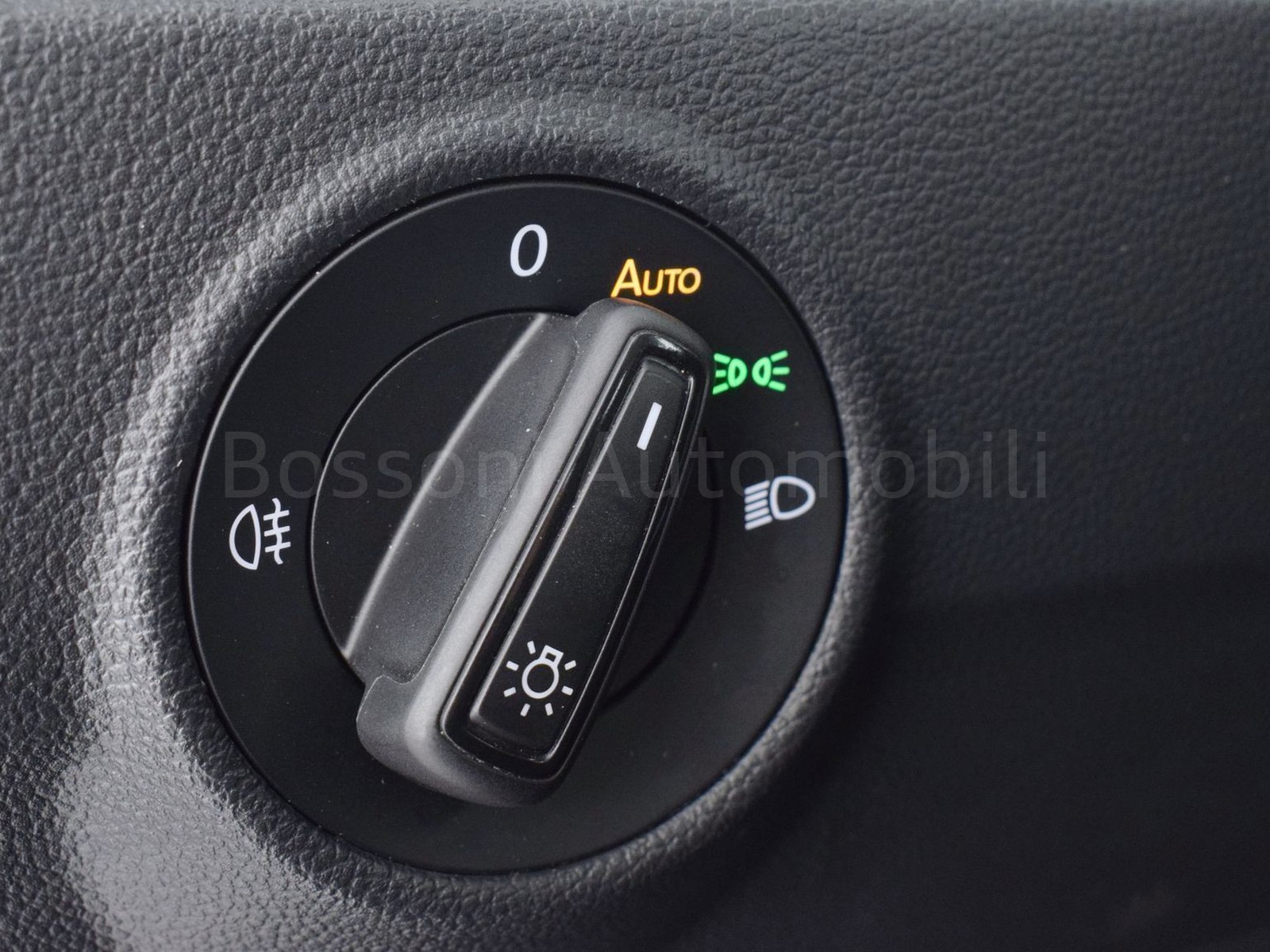 16 - Volkswagen T-Roc 1.5 tsi act life dsg