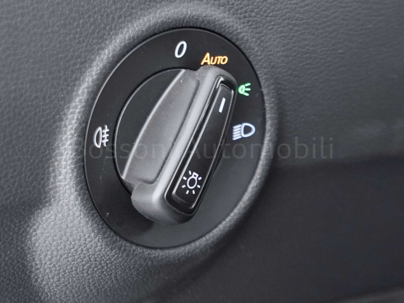 16 - Volkswagen T-Roc 2.0 tdi scr 150cv life dsg