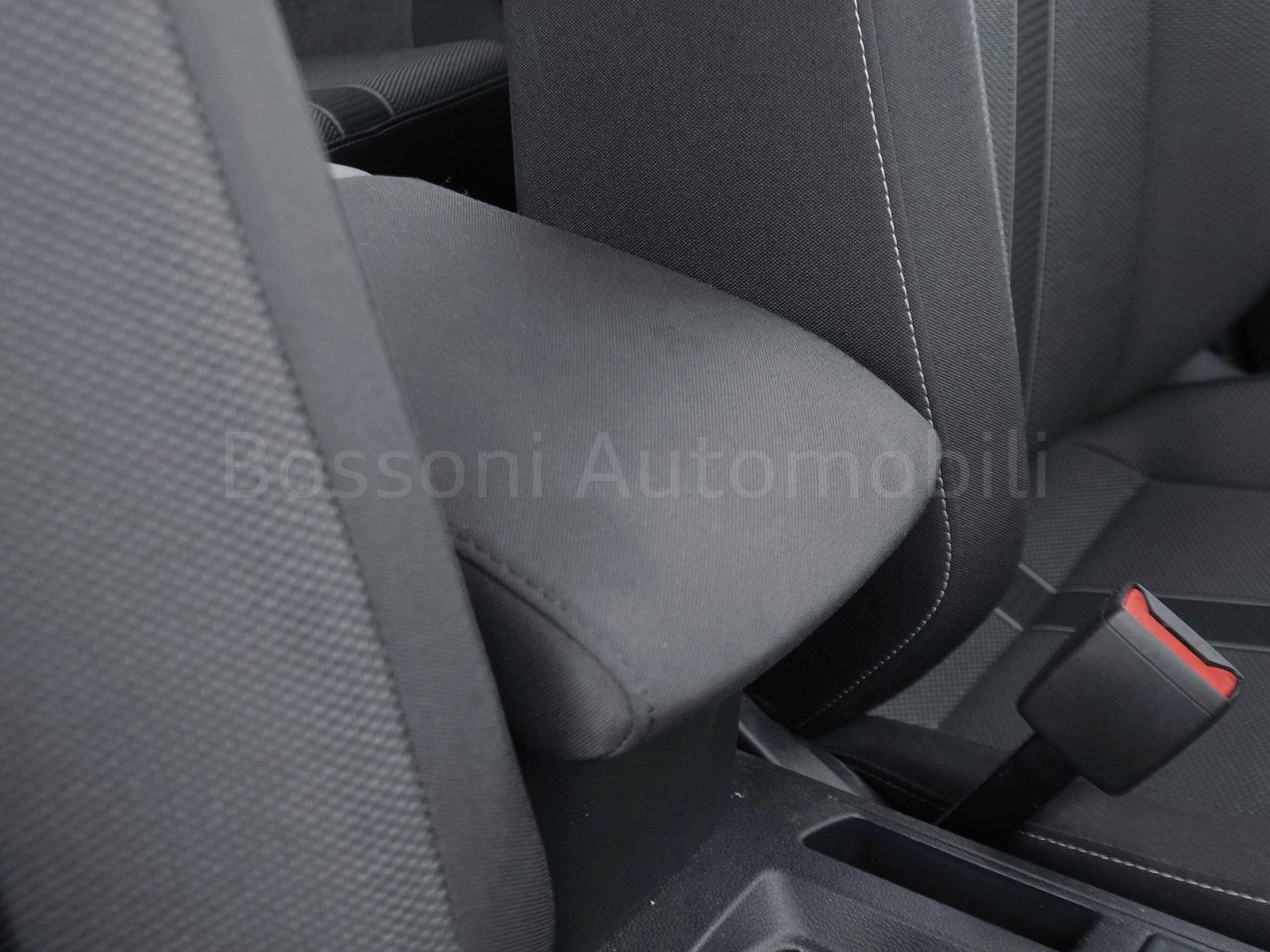 18 - Volkswagen T-Roc 2.0 tdi scr 150cv life dsg