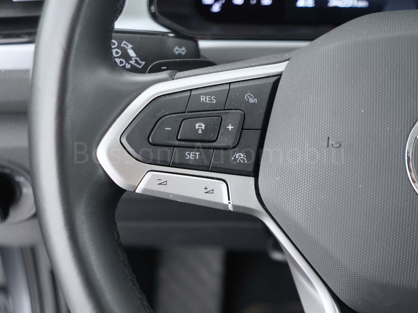 24 - Volkswagen T-Roc 2.0 tdi scr 150cv life dsg