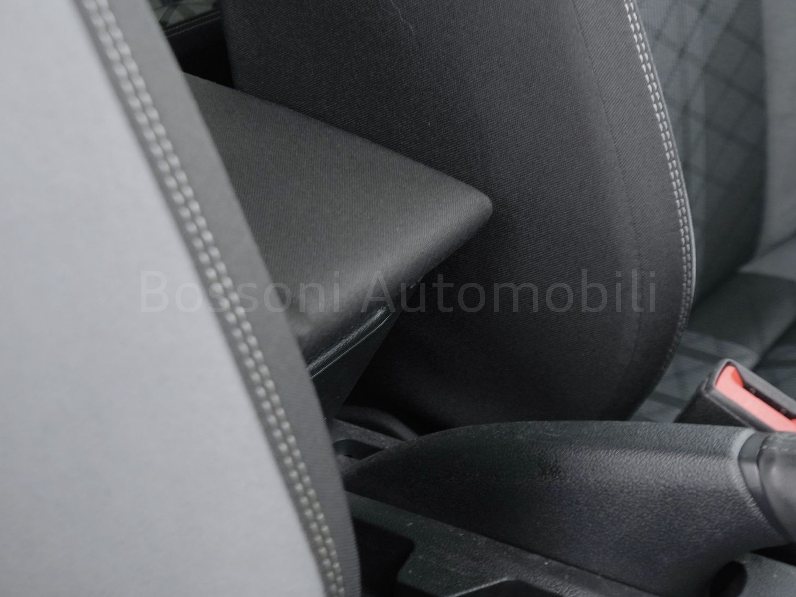 18 - Volkswagen Taigo 1.0 tsi 115cv r-line