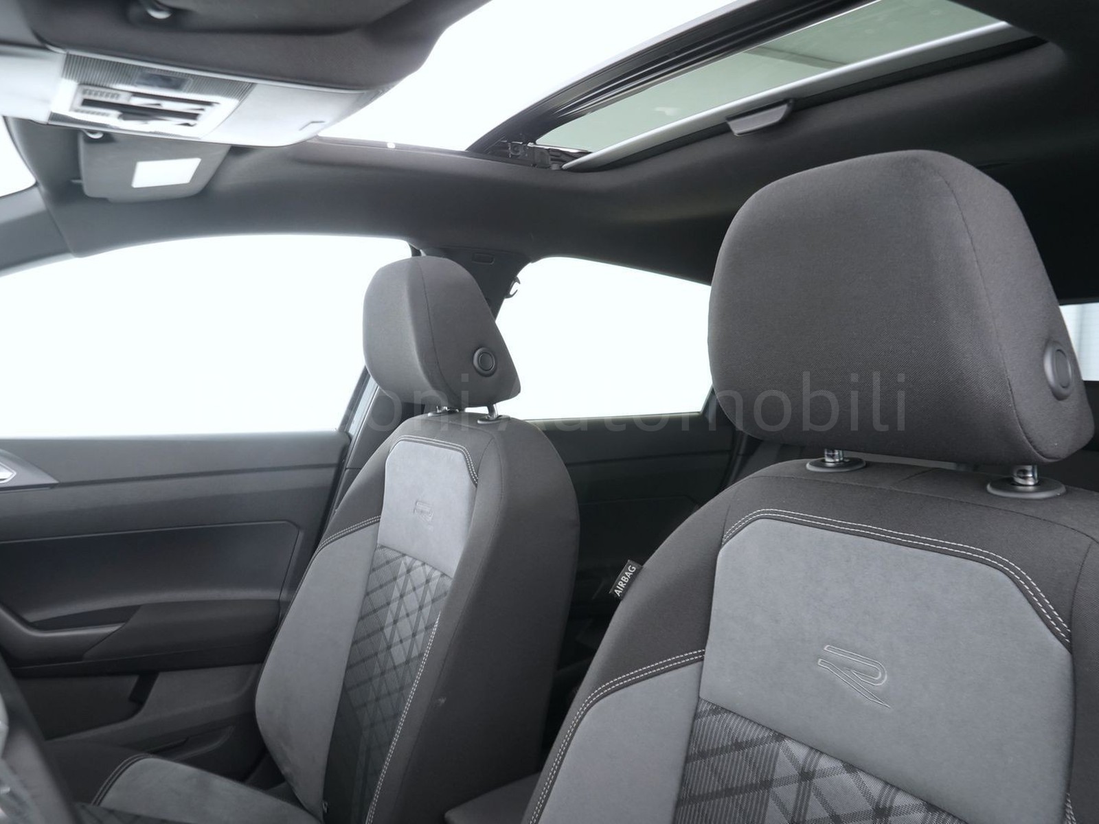 21 - Volkswagen Taigo 1.0 tsi 115cv r-line