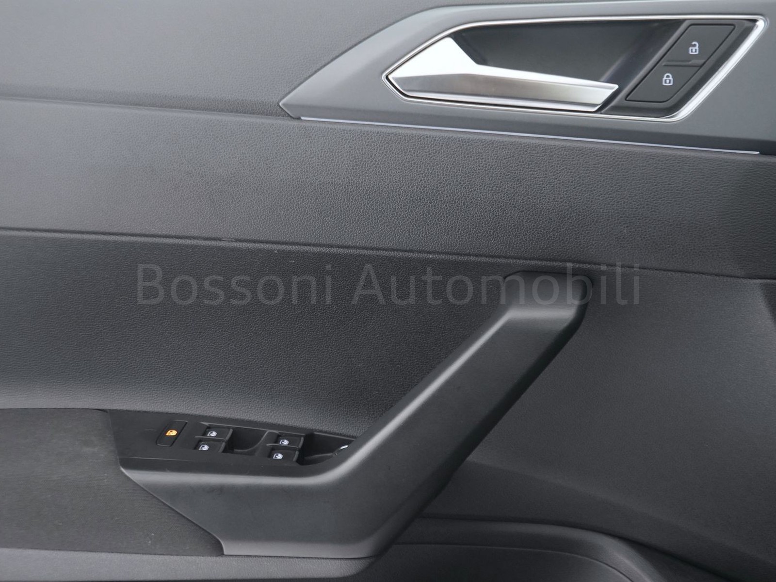 17 - Volkswagen Taigo 1.0 tsi 115cv r-line