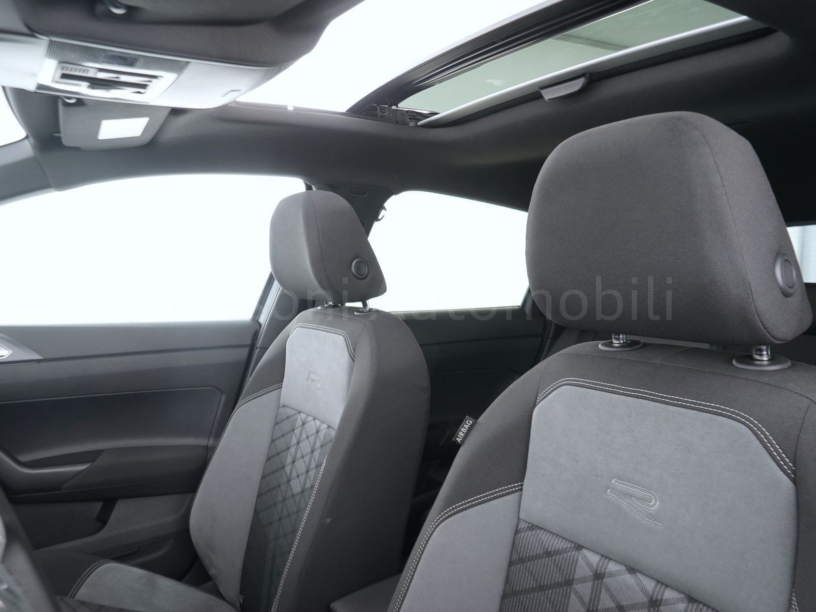 21 - Volkswagen Taigo 1.0 tsi 115cv r-line