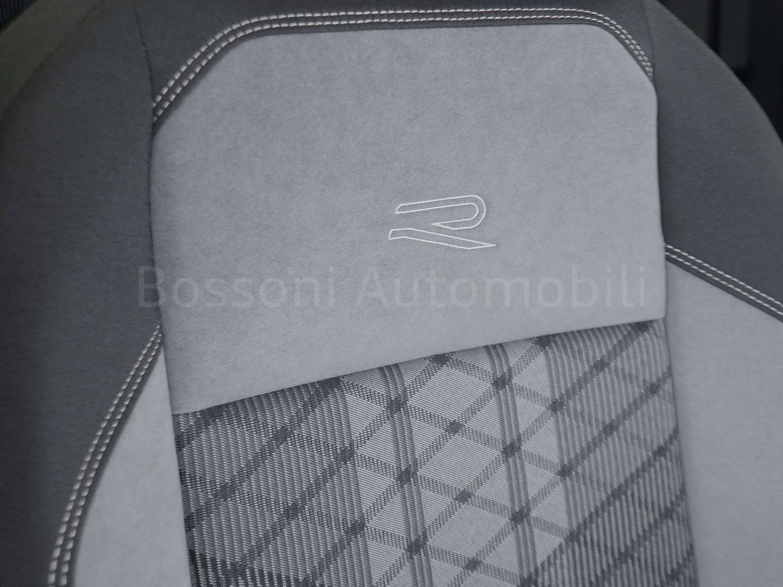 22 - Volkswagen Taigo 1.0 tsi 115cv r-line