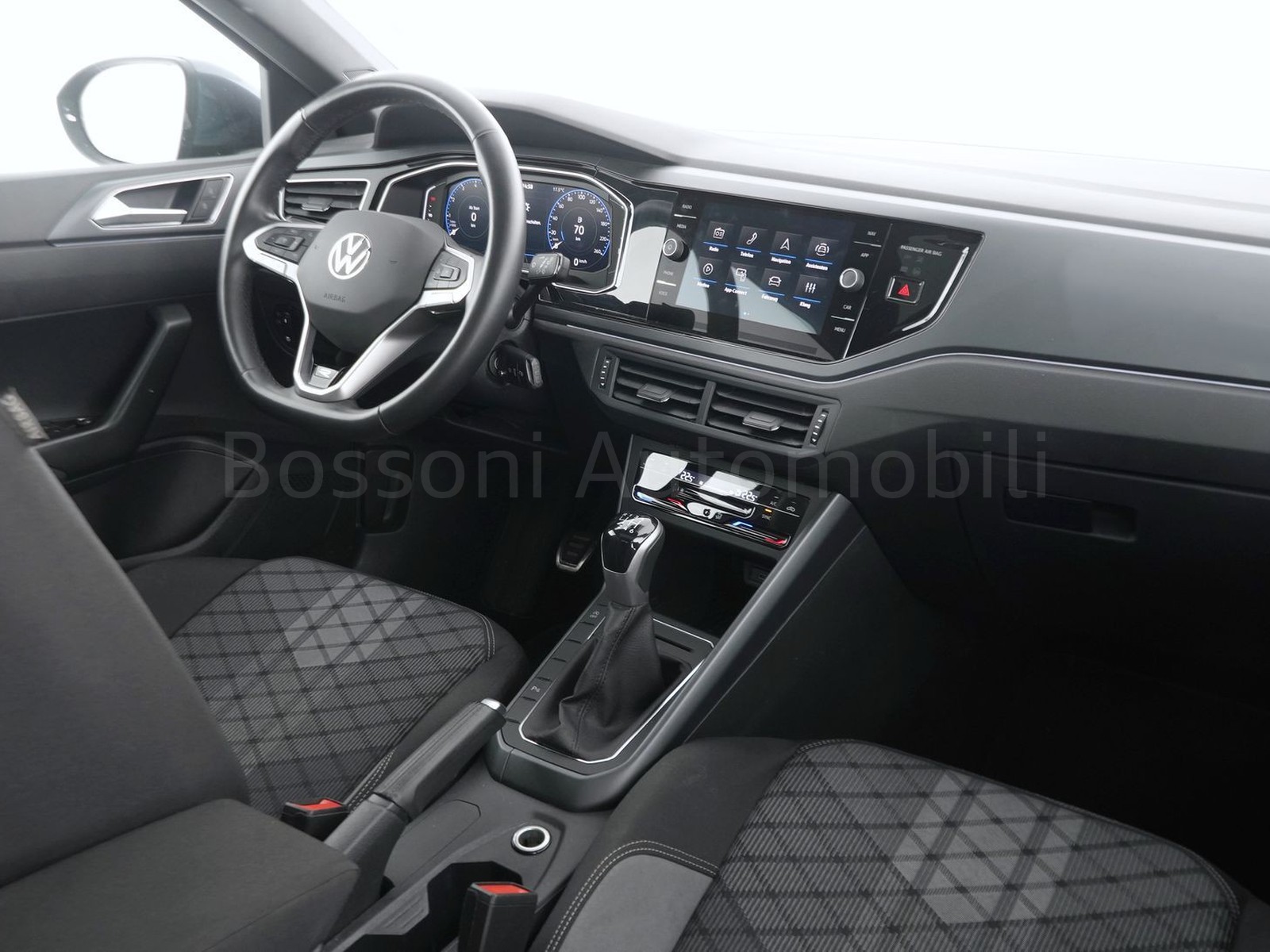 6 - Volkswagen Taigo 1.0 tsi 115cv r-line