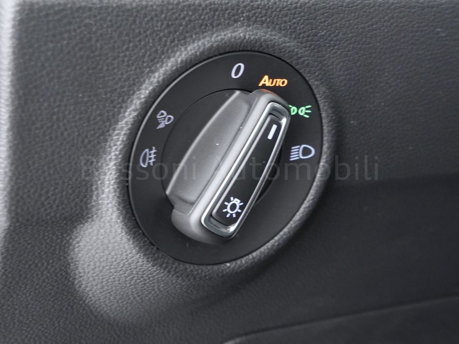 16 - Volkswagen T-Roc 1.0 tsi 110cv style