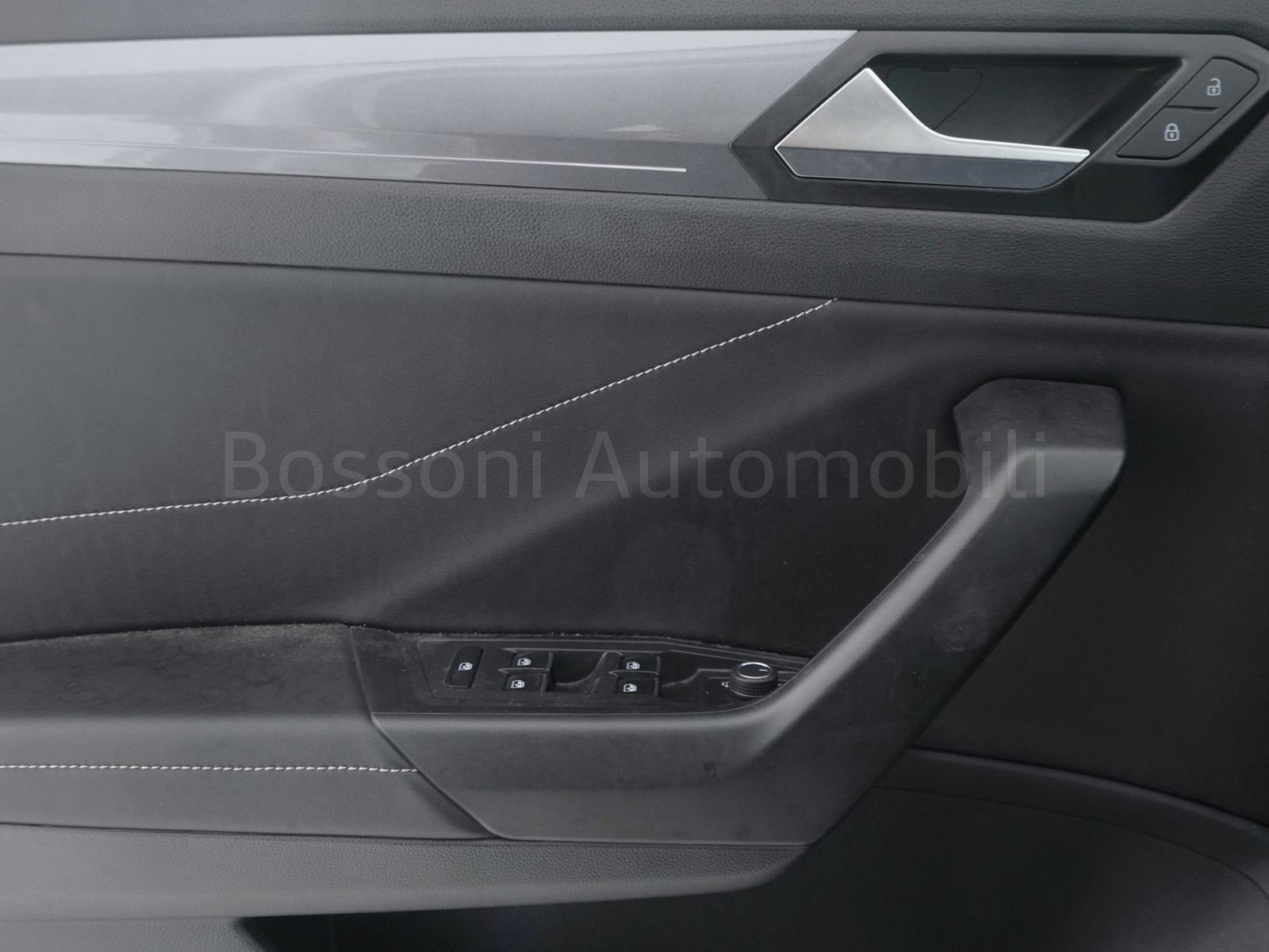 17 - Volkswagen T-Roc 1.0 tsi 110cv style