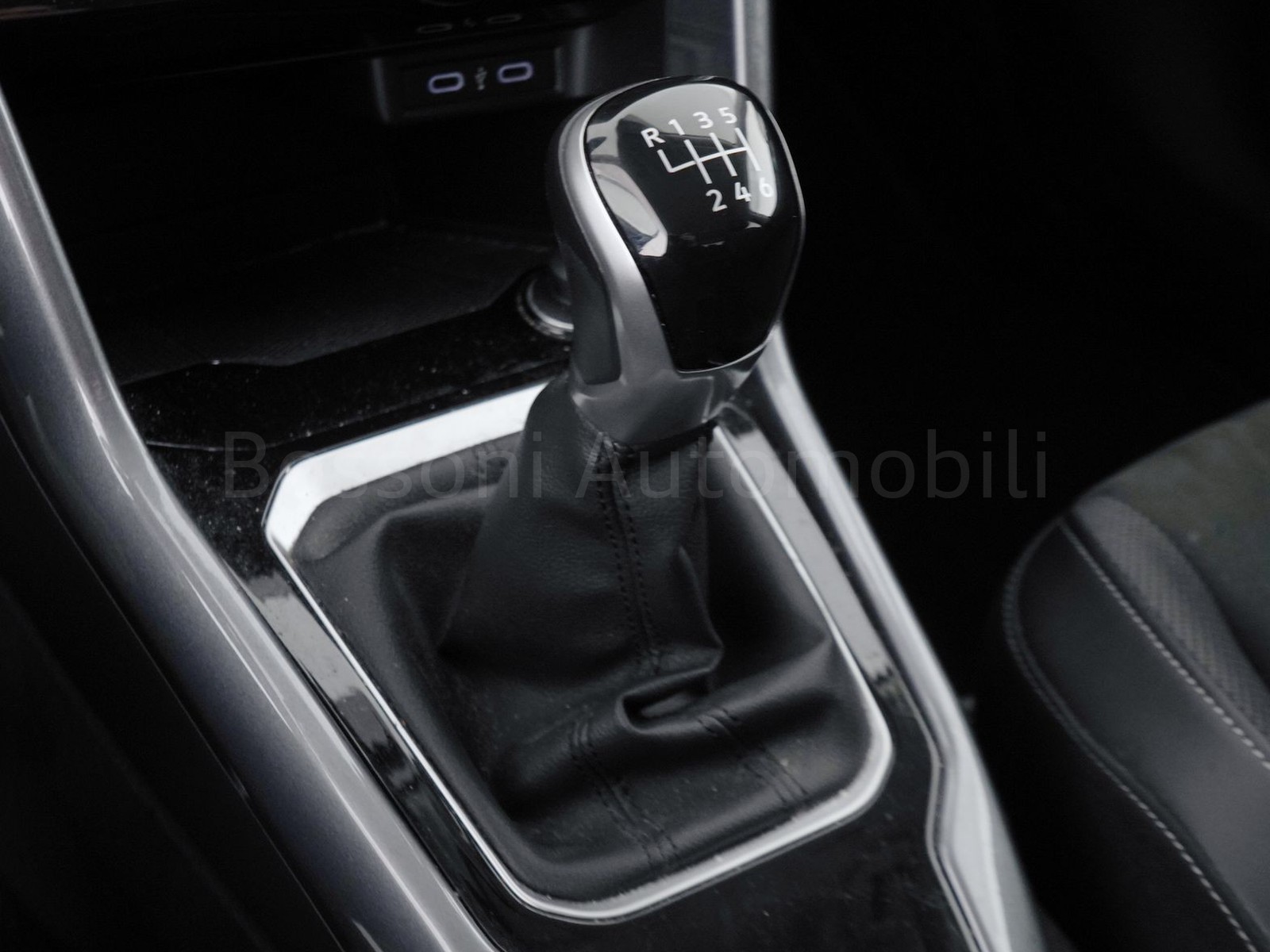 22 - Volkswagen T-Roc 1.0 tsi 110cv style