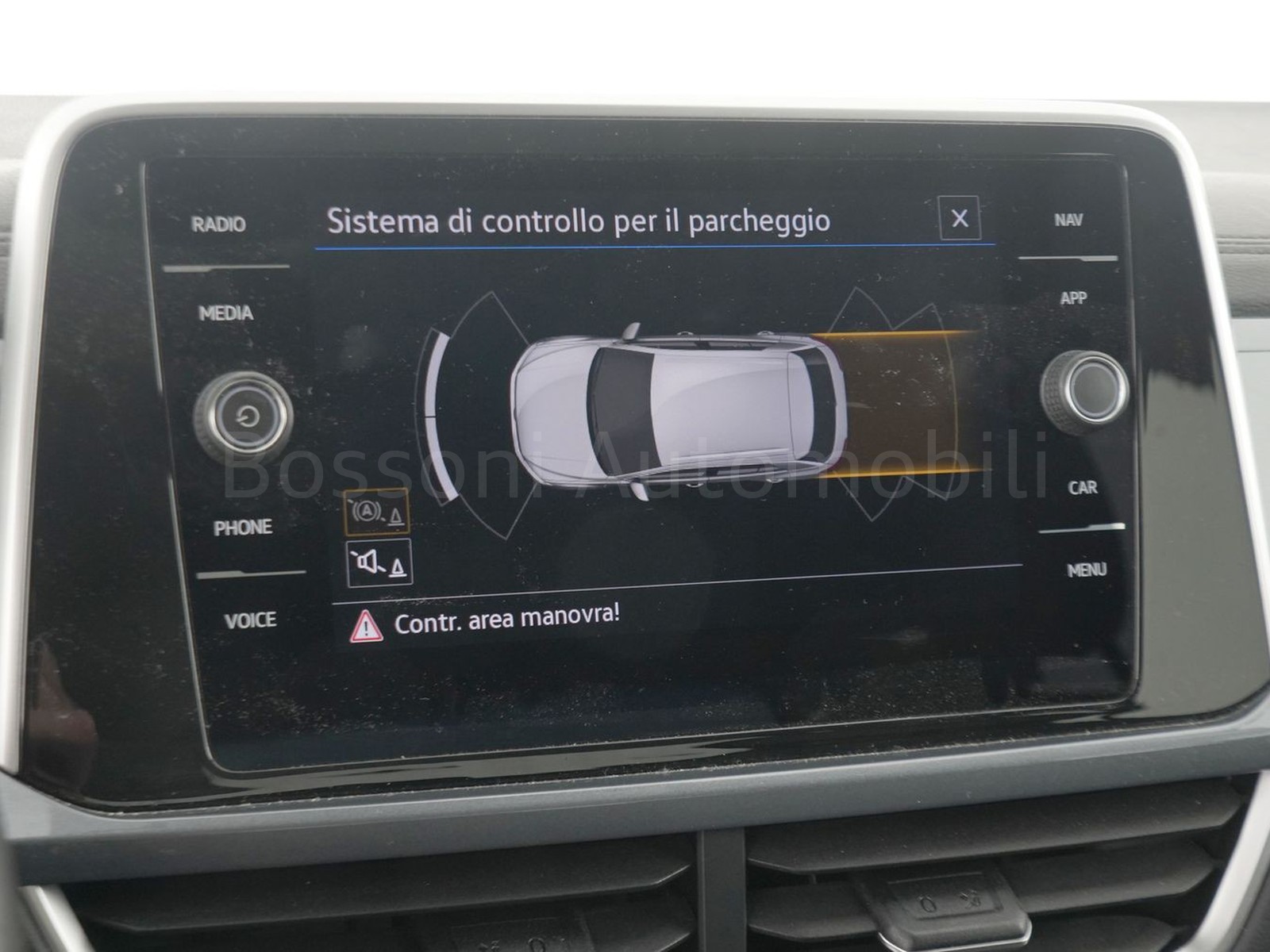 28 - Volkswagen T-Roc 1.0 tsi 110cv style