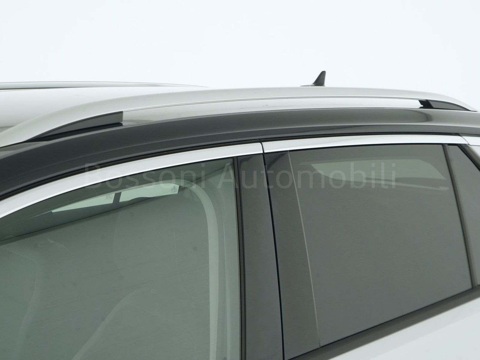 33 - Volkswagen T-Roc 1.0 tsi 110cv style