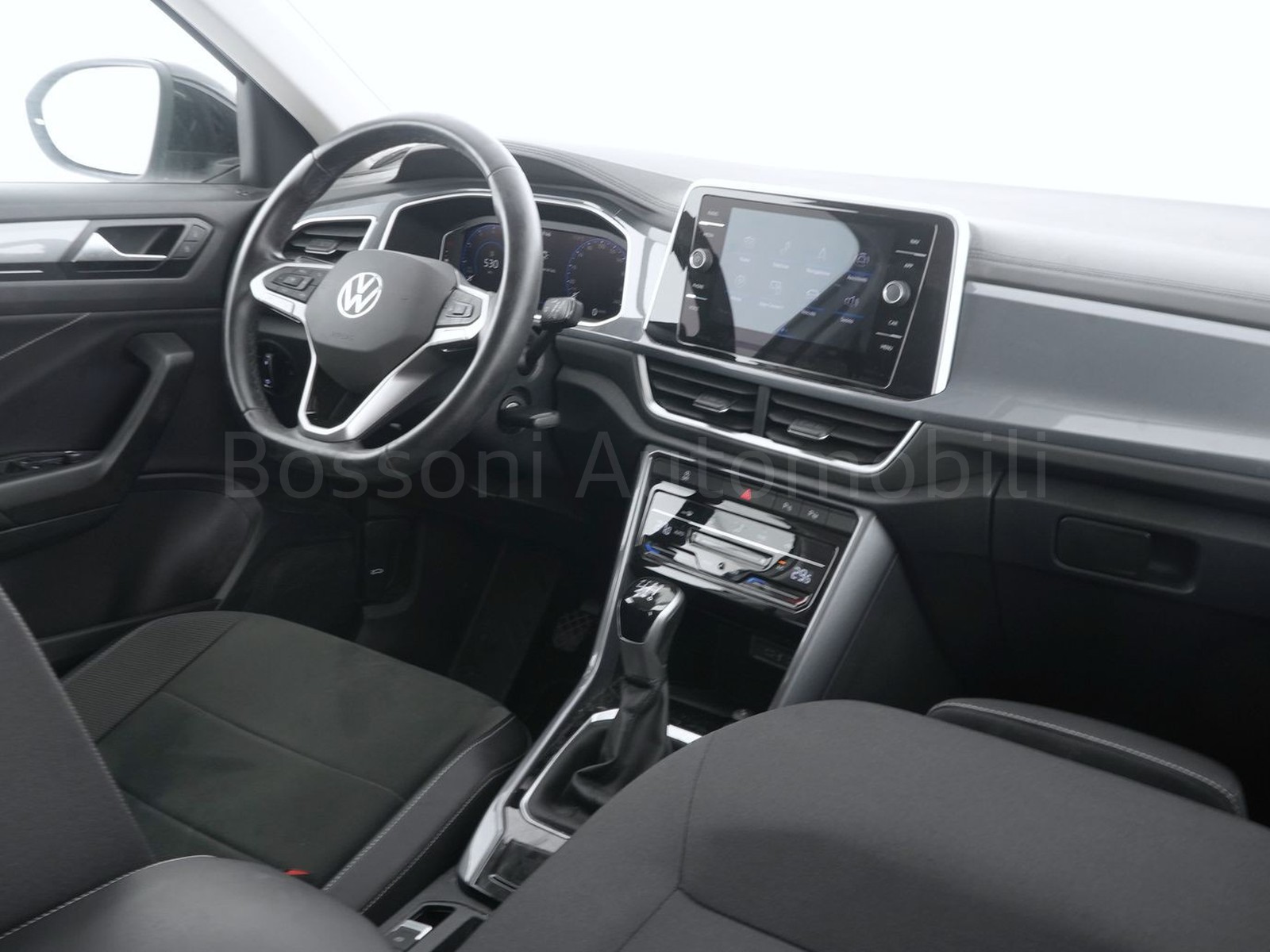 6 - Volkswagen T-Roc 1.0 tsi 110cv style