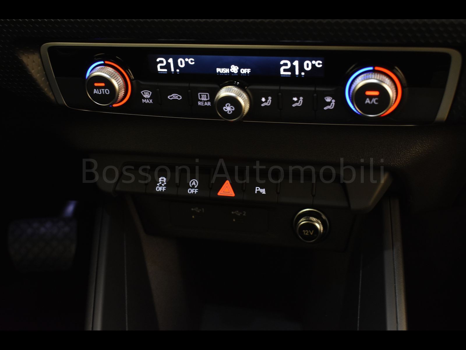 8 - Audi A1 allstreet 30 1.0 tfsi 116cv identity contrast s tronic