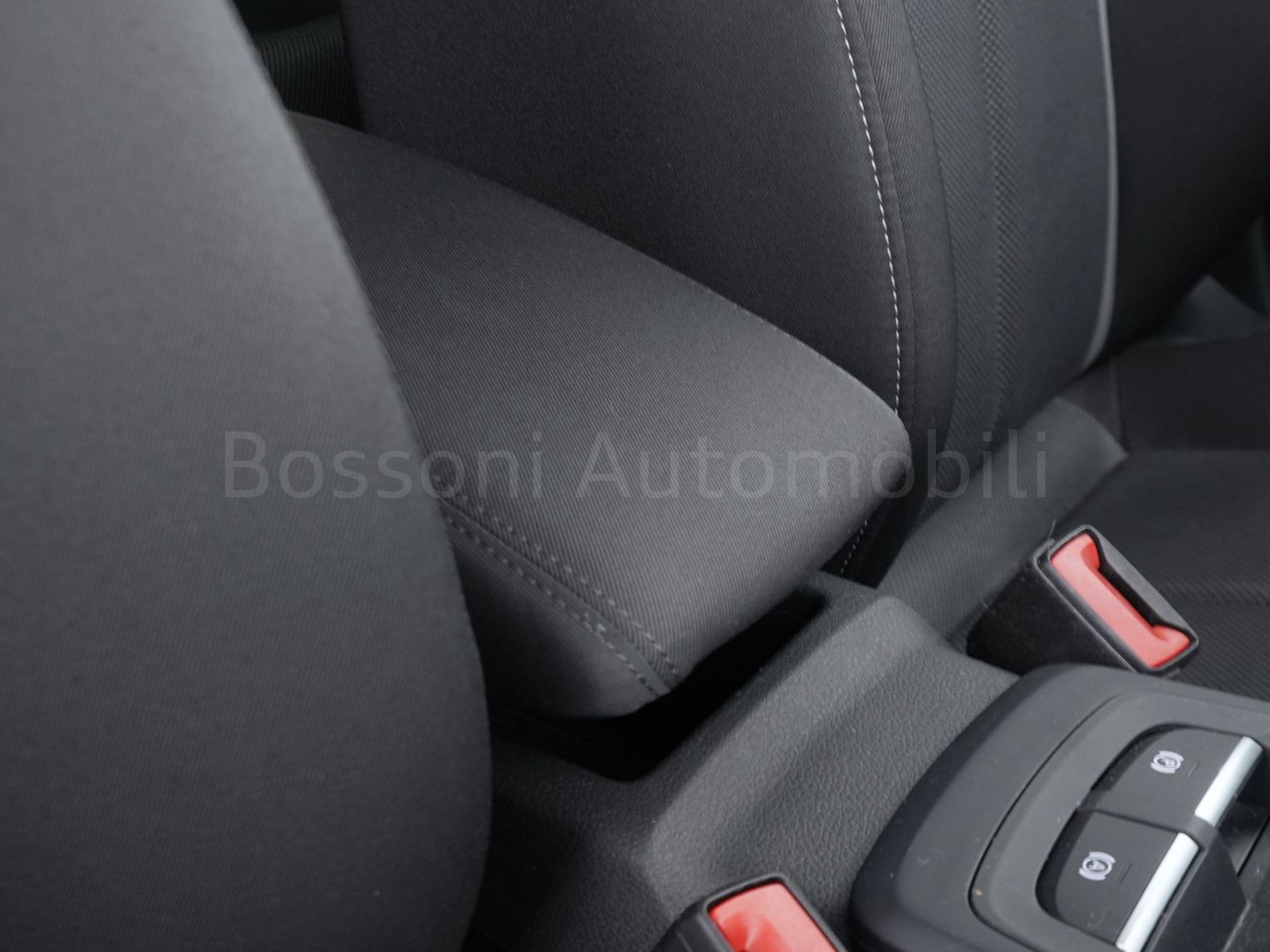 17 - Audi Q2 35 2.0 tdi identity black quattro s tronic