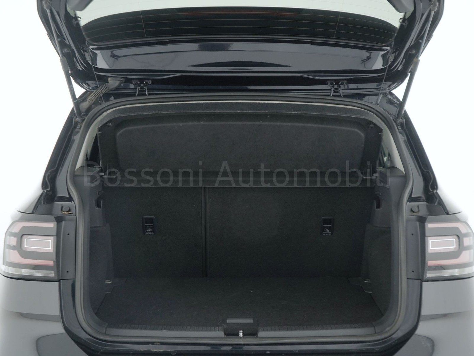 10 - Volkswagen T-Cross 1.0 tsi 95cv style